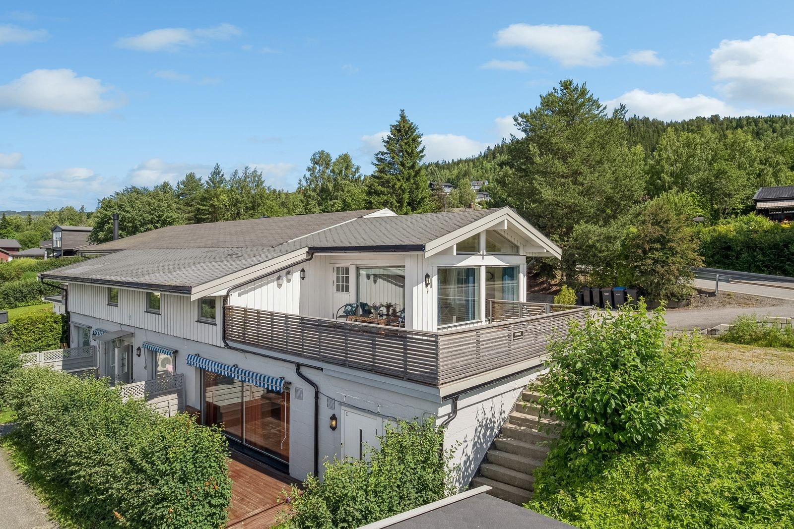 Leiligheten ligger i et bygg med tilsammen 5 leiligheter. Galleribilde