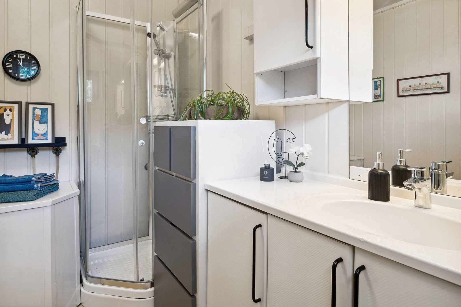 Det er opplegg for vaskemaskin på badet. Galleribilde