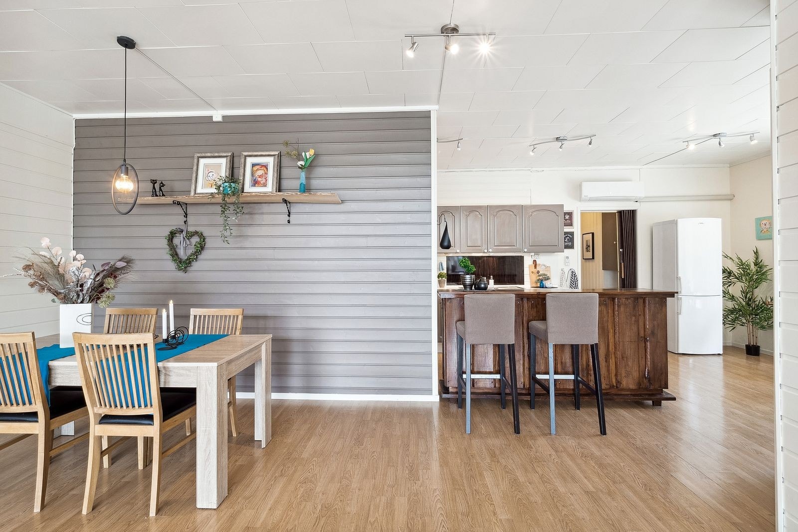 Kjøkken og stue i åpen løsning Galleribilde