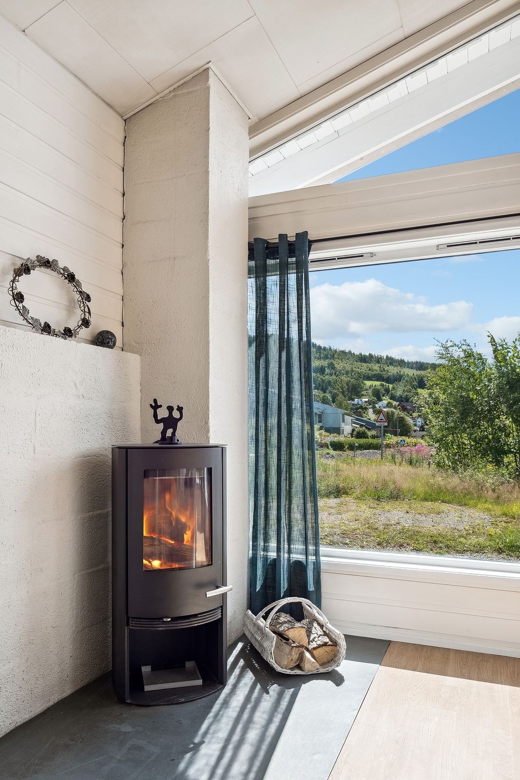 Peisovn i stue Galleribilde