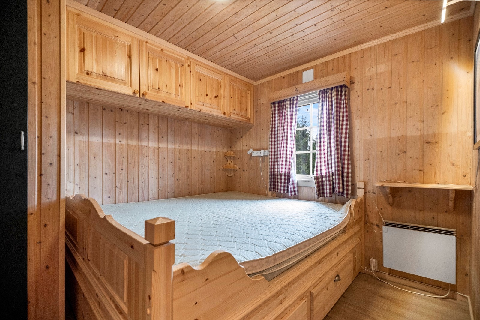 Hytta har to soverom Galleribilde