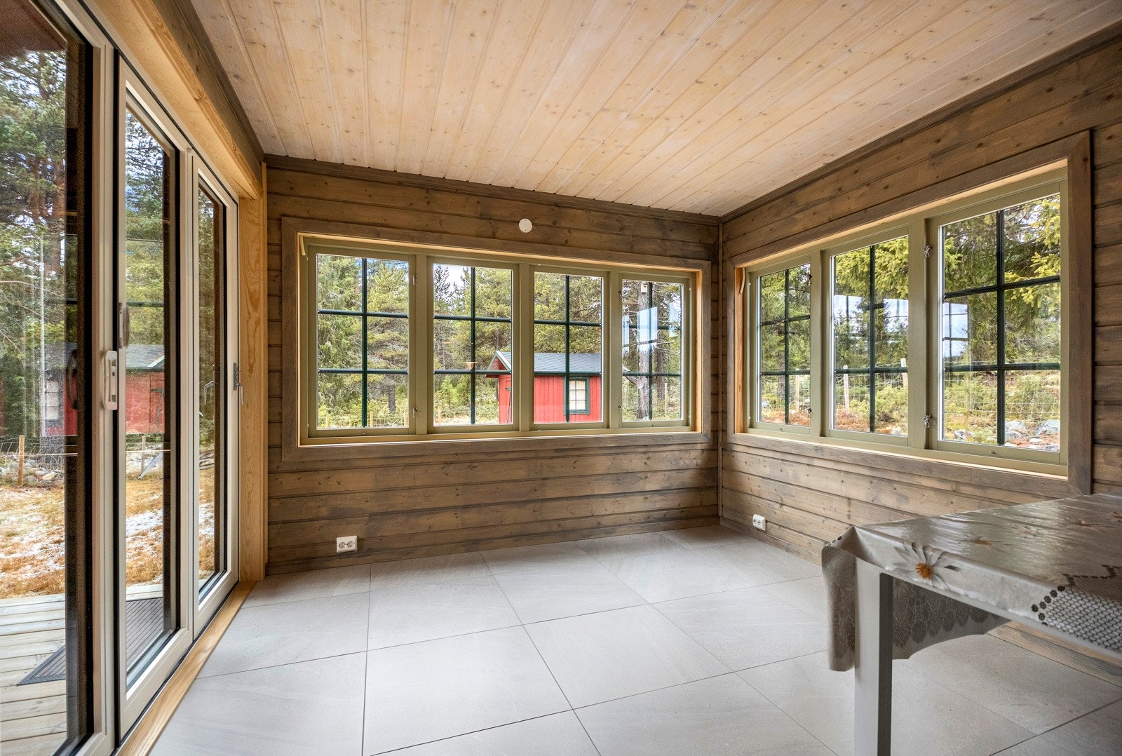 "Vinterstue" med store vindusflater Galleribilde