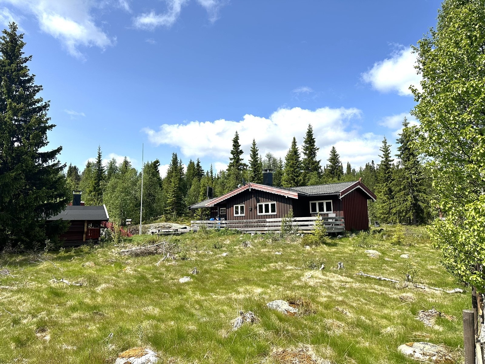 Sommerstid er området fint til både fotturer innover til bl.a. Makalaus, og sykkelturer på stølsveiene. Ellers er området perfekt for rekreasjon og til å finne roen. Galleribilde