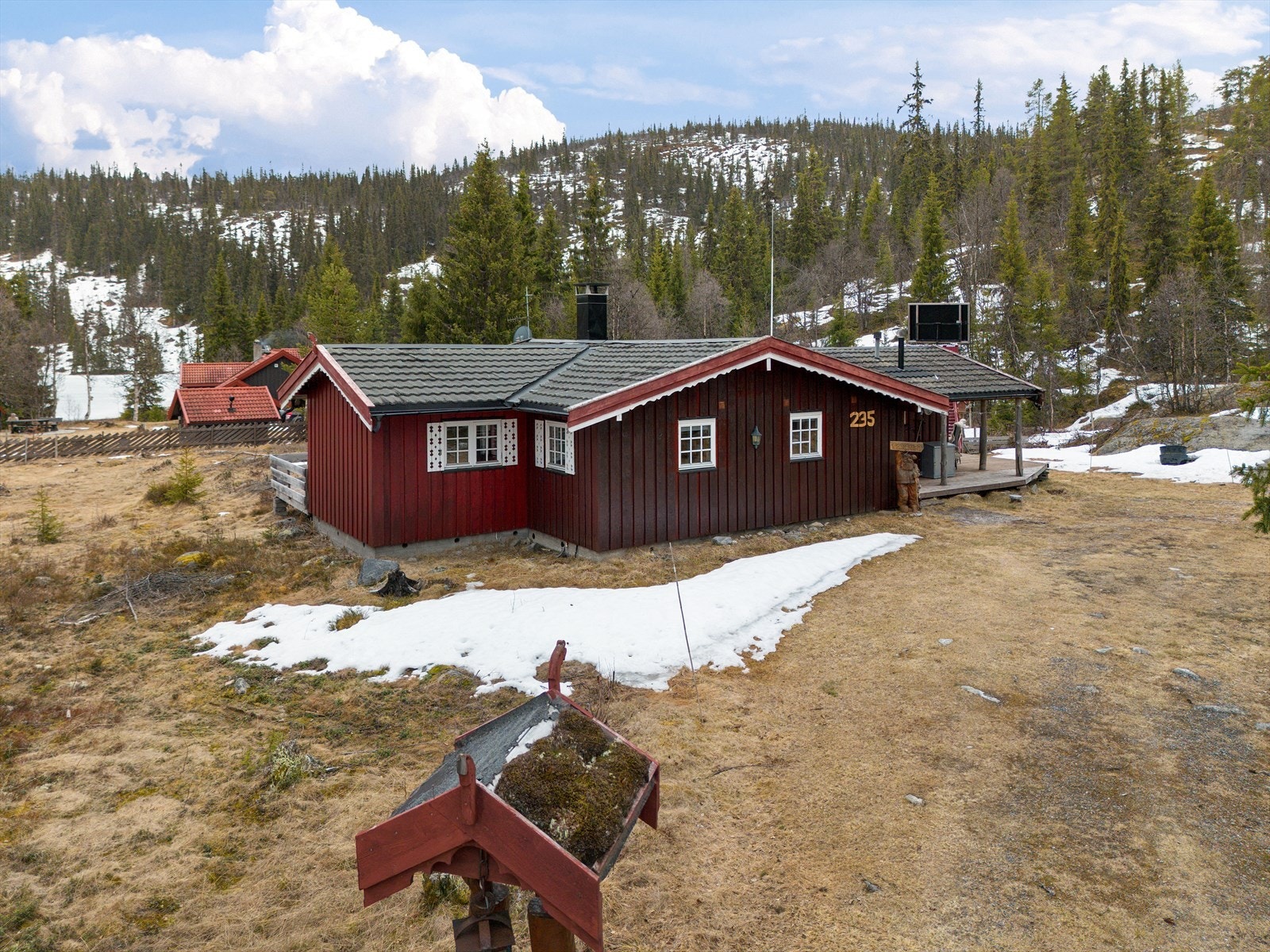 Romslig tomt på ca. 2 113,5 m2. Galleribilde