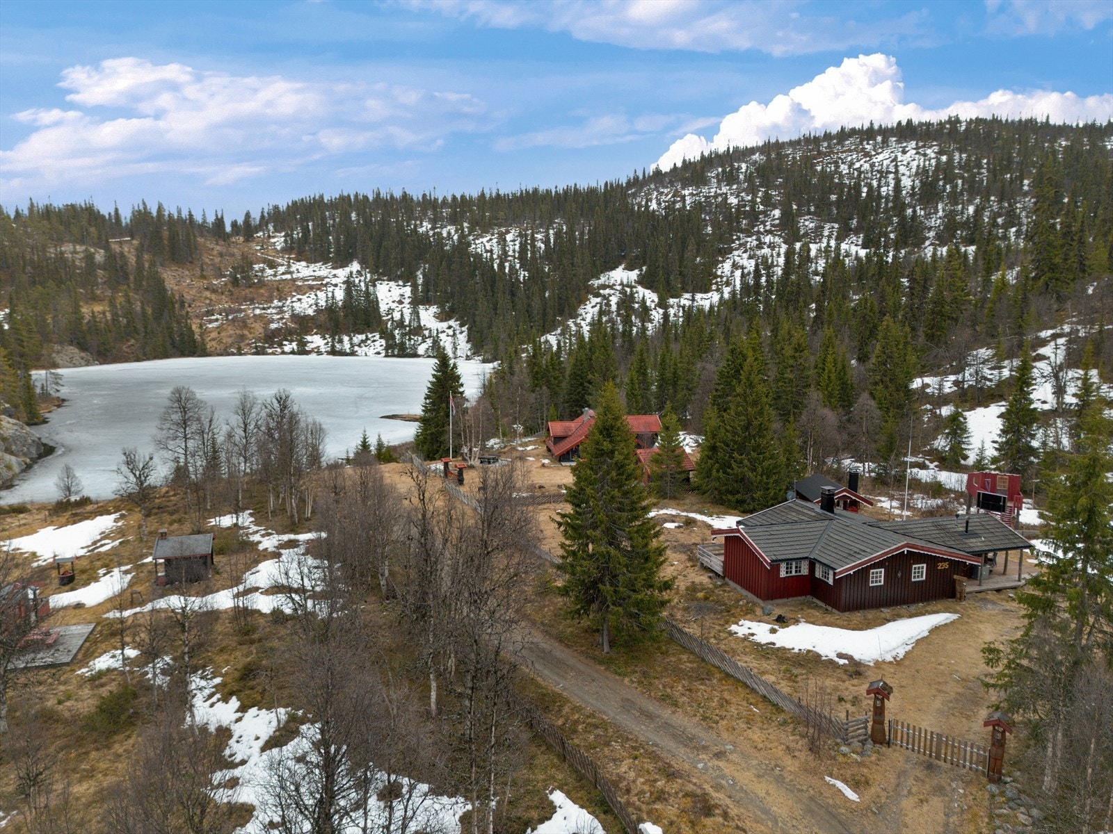 Velkommen til Kinnsvegen 235, en fritidseiendom presentert av EiendomsMegler 1 Fjellmegleren! Galleribilde