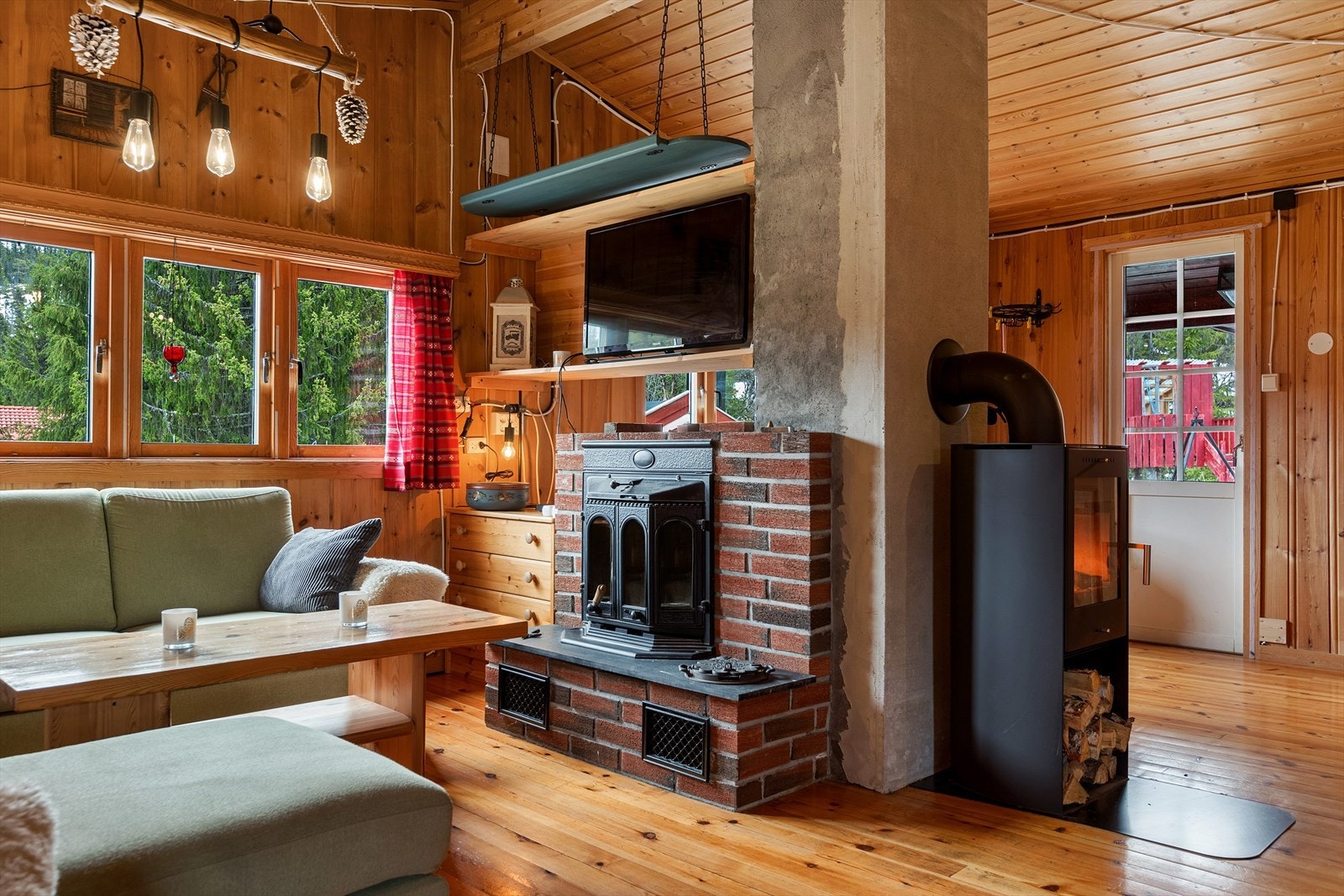 Vindusflatene slipper inn godt med sol og naturlig lys. Galleribilde