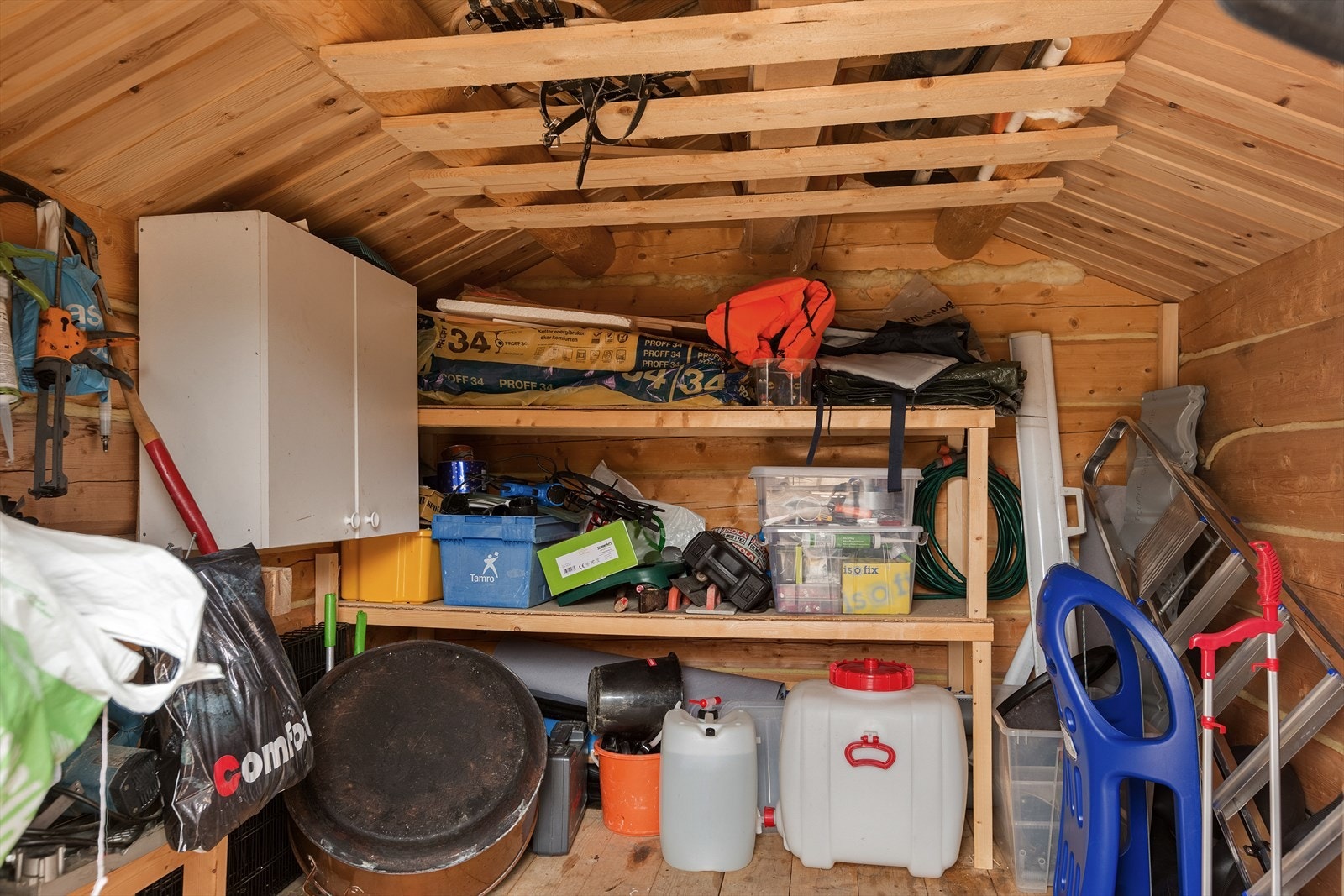 Bod med lagringsplass. Galleribilde