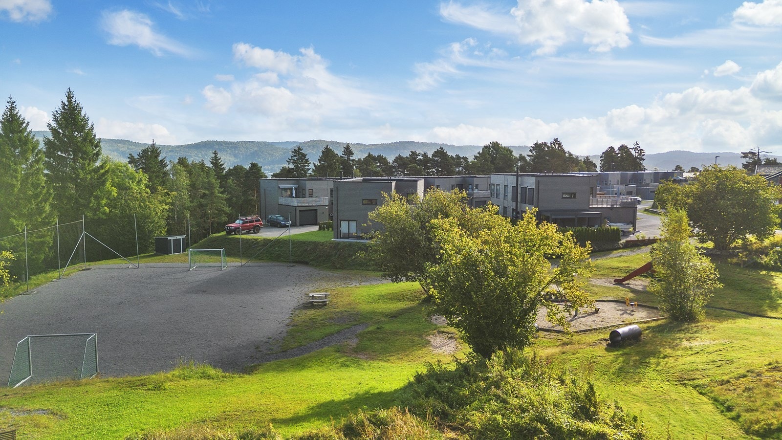 Fra boligen er det gangavstand til barnehage, skole og idrettsanlegg Galleribilde