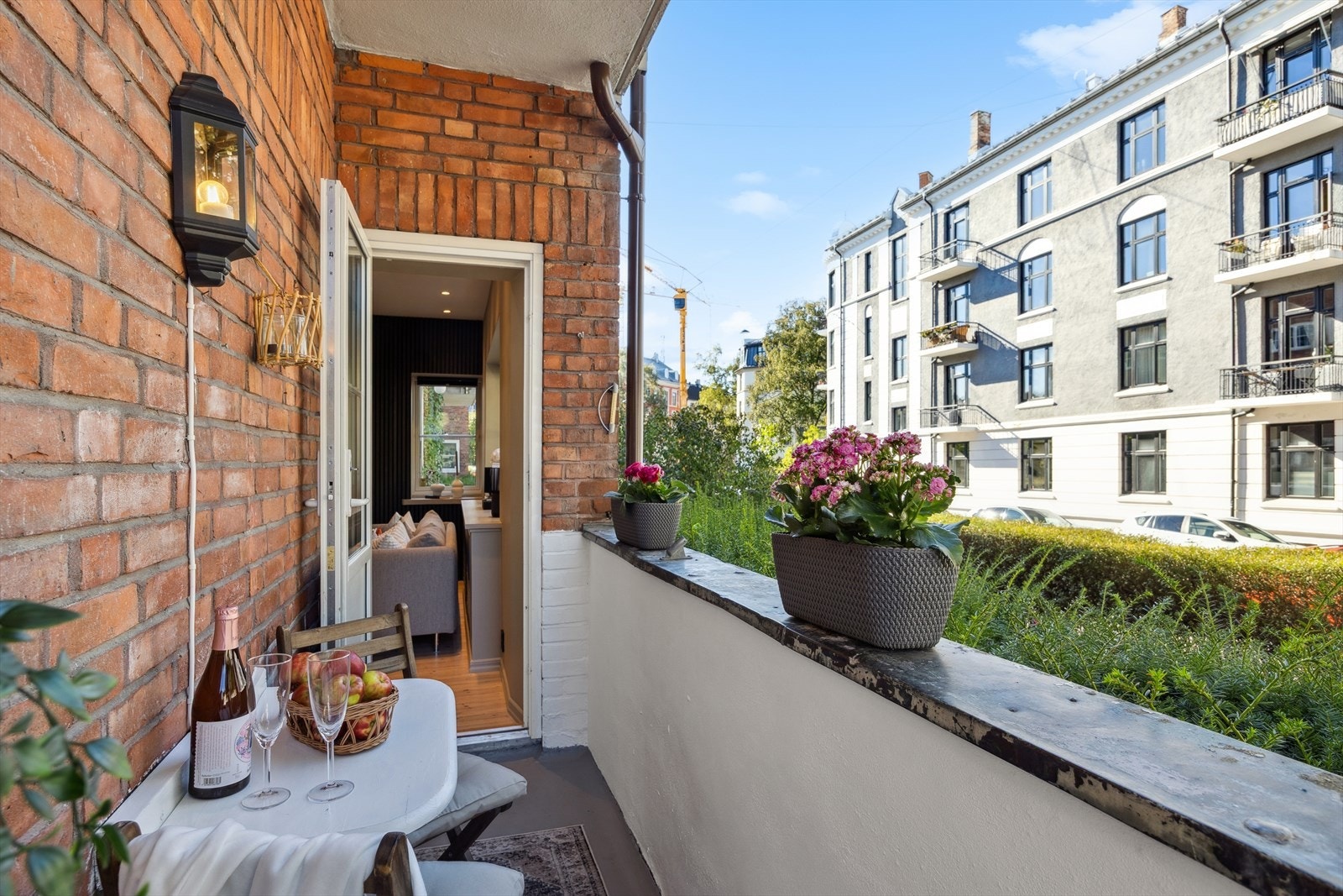 Fra stuen er det utgang til en vestvendt balkong på ca. 3 m². Galleribilde