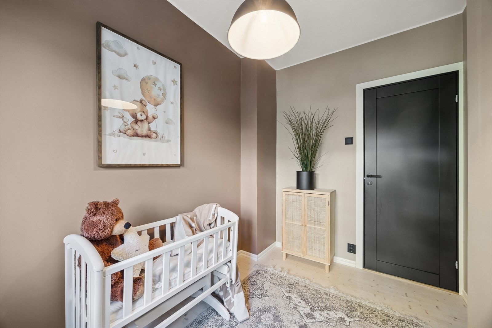 Rommene er malt i delikate og harmoniske fargetoner som skaper en rolig atmosfære - perfekt for avslapning og en god natts søvn. Galleribilde