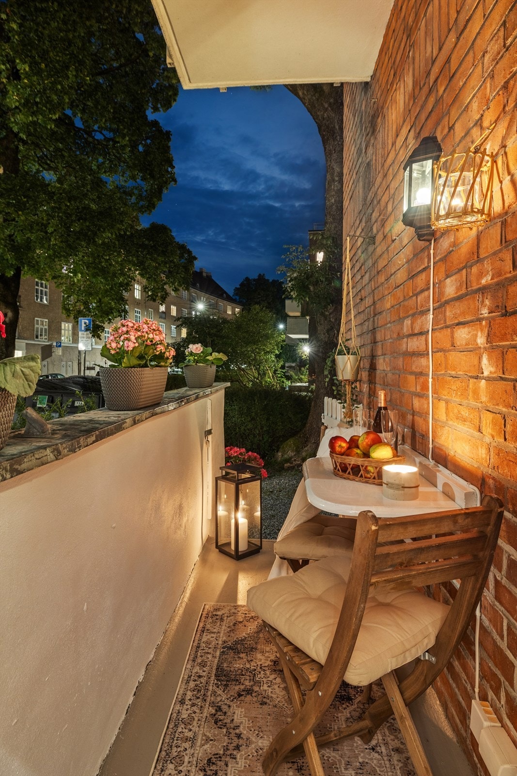 Her er det plass til et hyggelig balkongmøblement. Galleribilde