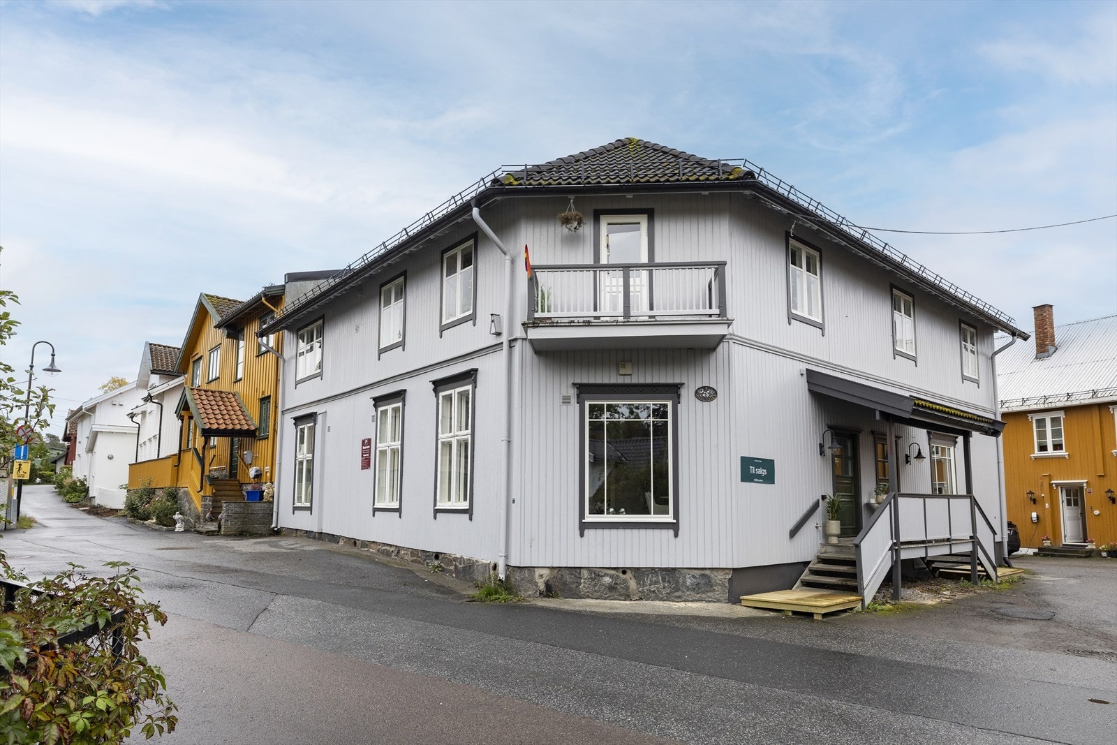 Leiligheten ligger i et attraktivt og etablert boligområde i sentrum av Drøbak Galleribilde