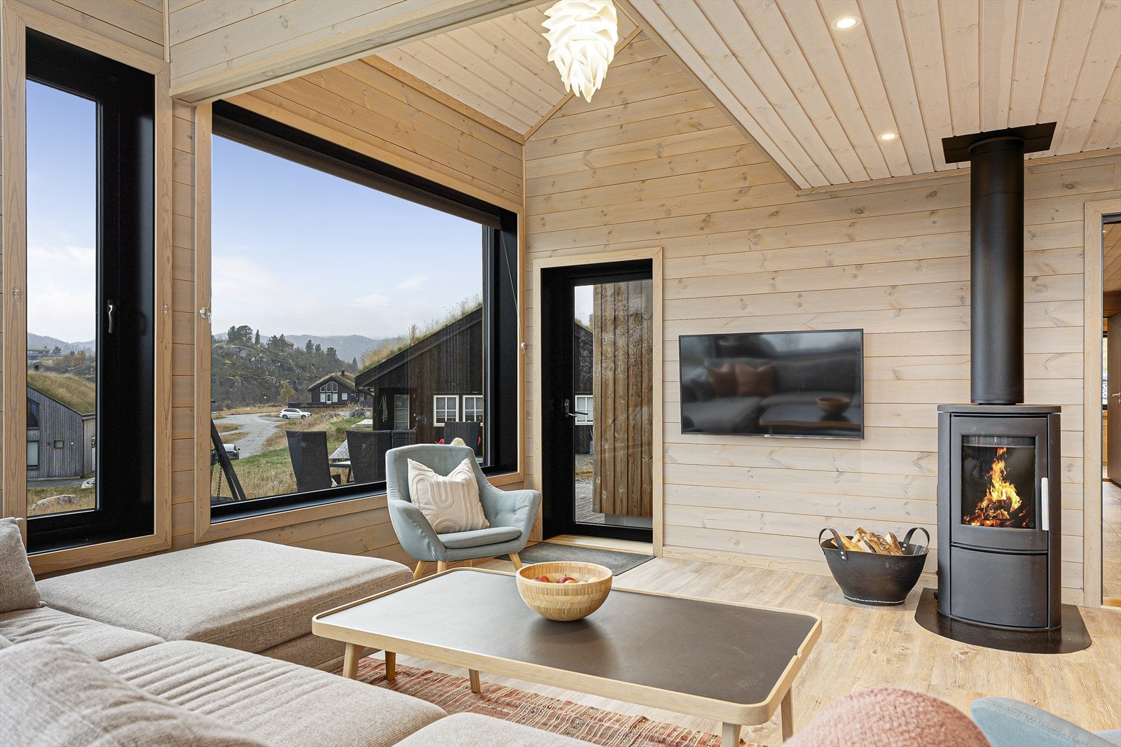 Vedovn og varmekabler i stuen/kjøkken Galleribilde