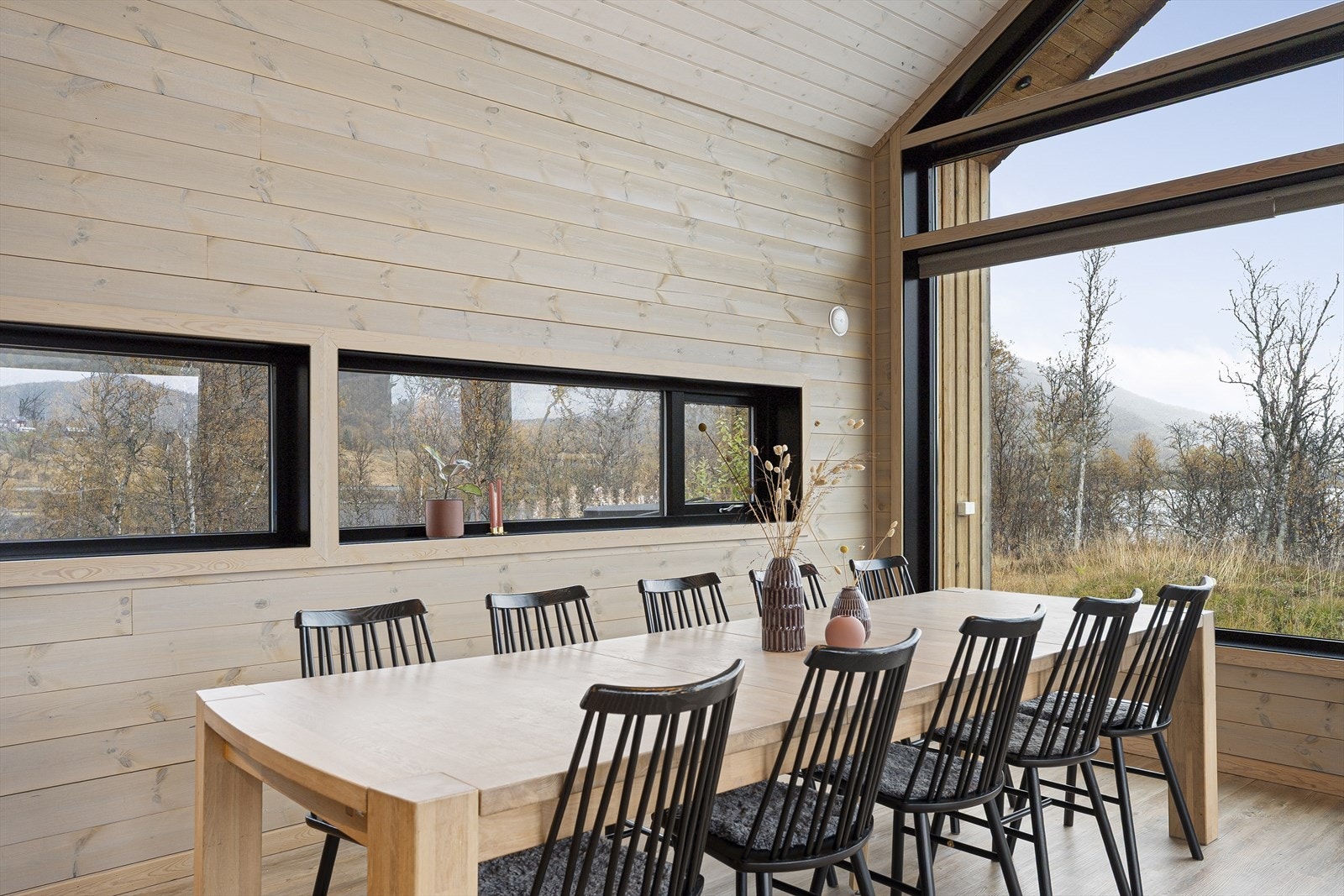 God plass til hele storfamilien rundt spisebordet Galleribilde