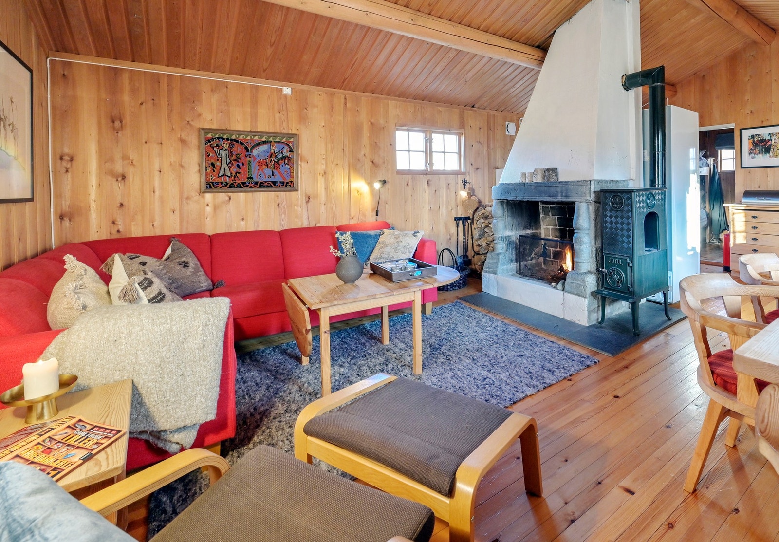 God romfølelse med høy himling. Galleribilde