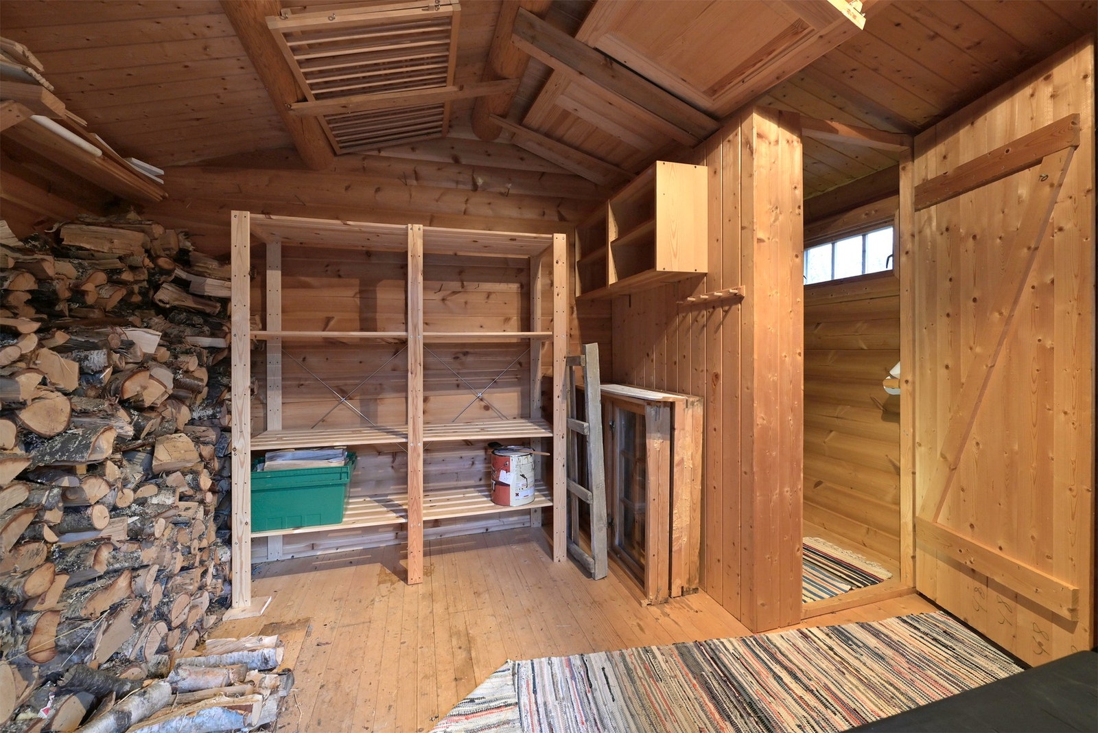 Uthus/vedbod. Galleribilde