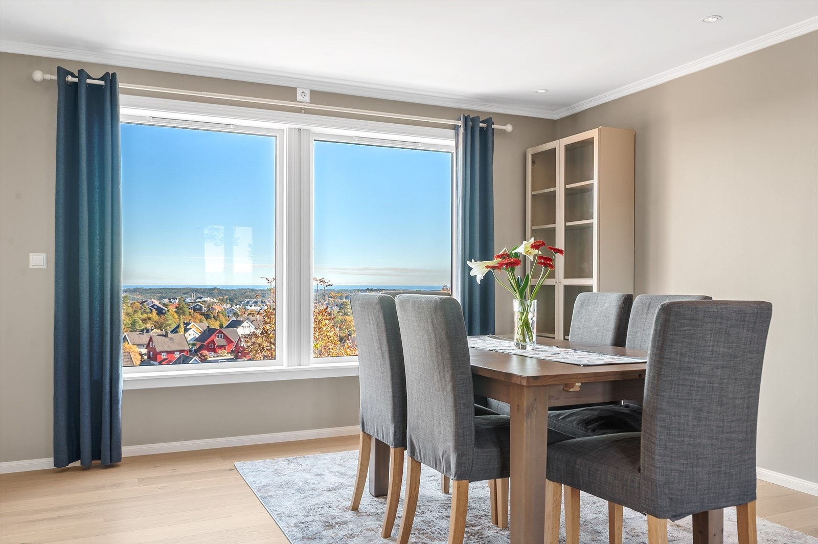 Velkommen til Høyåsen 25! En innholdsrik bolig med flott utsikt! Galleribilde