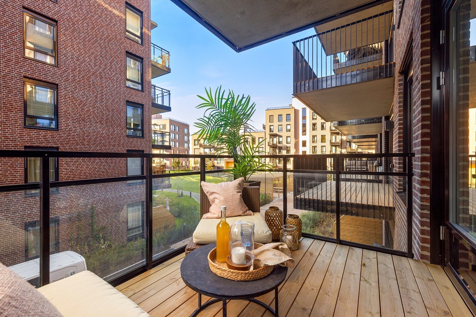 En romslig og og flott 2-roms med balkong på 6 kvm vendt mot indre gårdsrom. Galleribilde