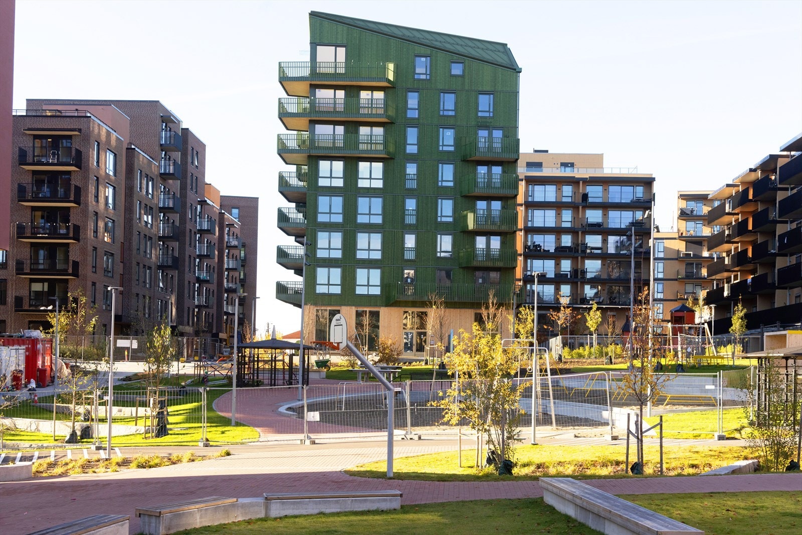 Felleslokalet ligger i den delen av 1. etg. av det grønne bygget som ligger ut mot Parken(På baksiden av Sinsenveien 49)(Lille Løren Park). Galleribilde