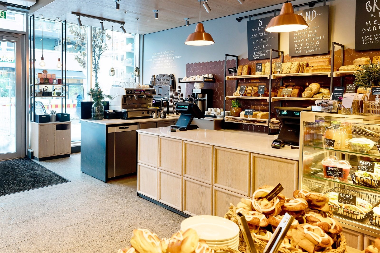 Område byr på flere kaféer og restauranter. Galleribilde