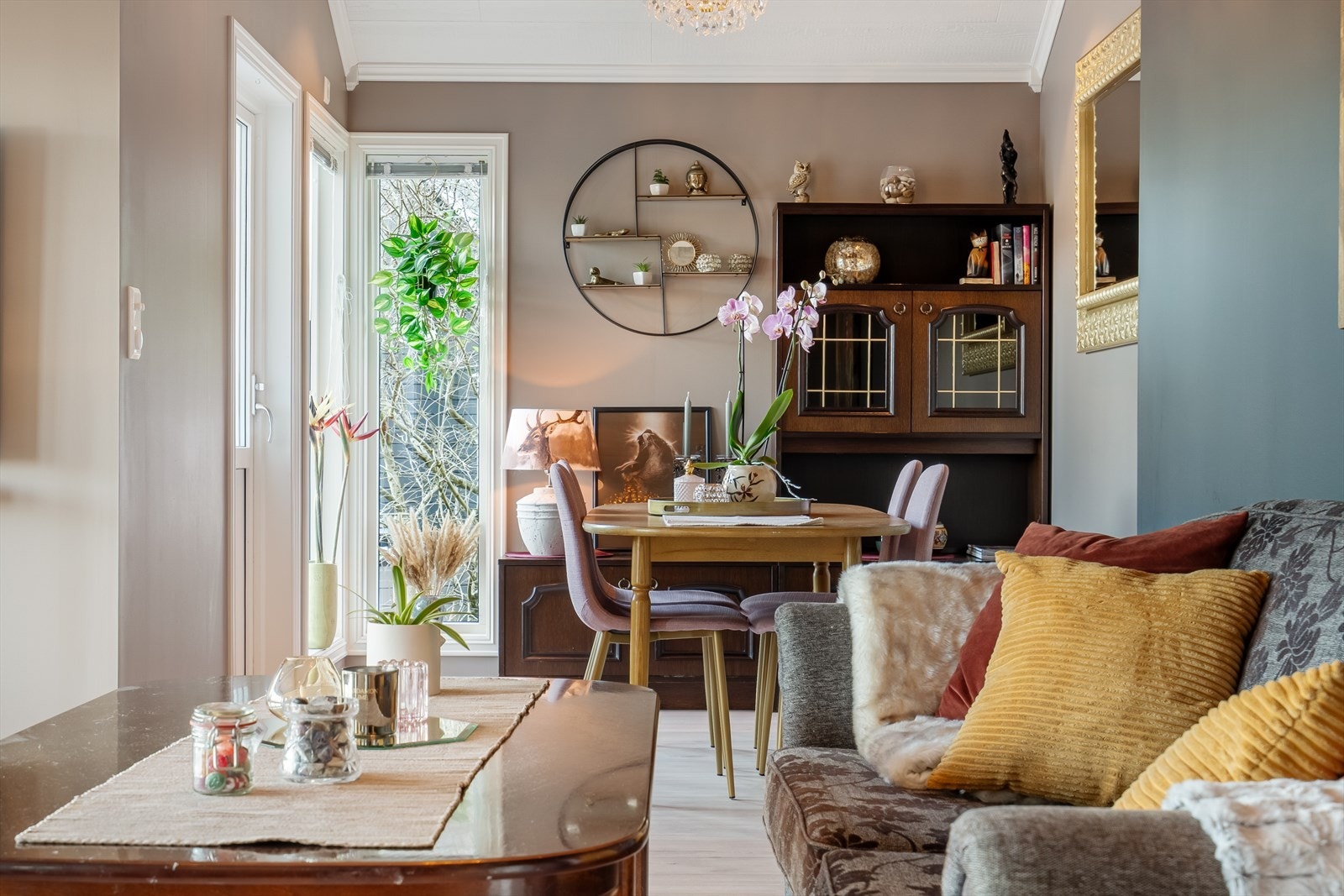 Spiseplassen har direkte tilgang til et flott uteområde Galleribilde