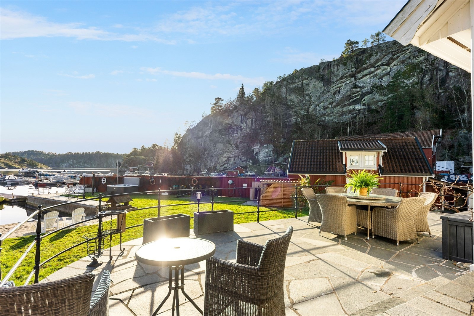 Skiferbelagt terrasse. Galleribilde