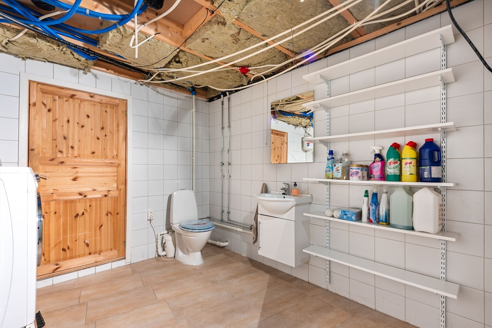 Vaskerom i underetasjen i hovedbolig. Galleribilde