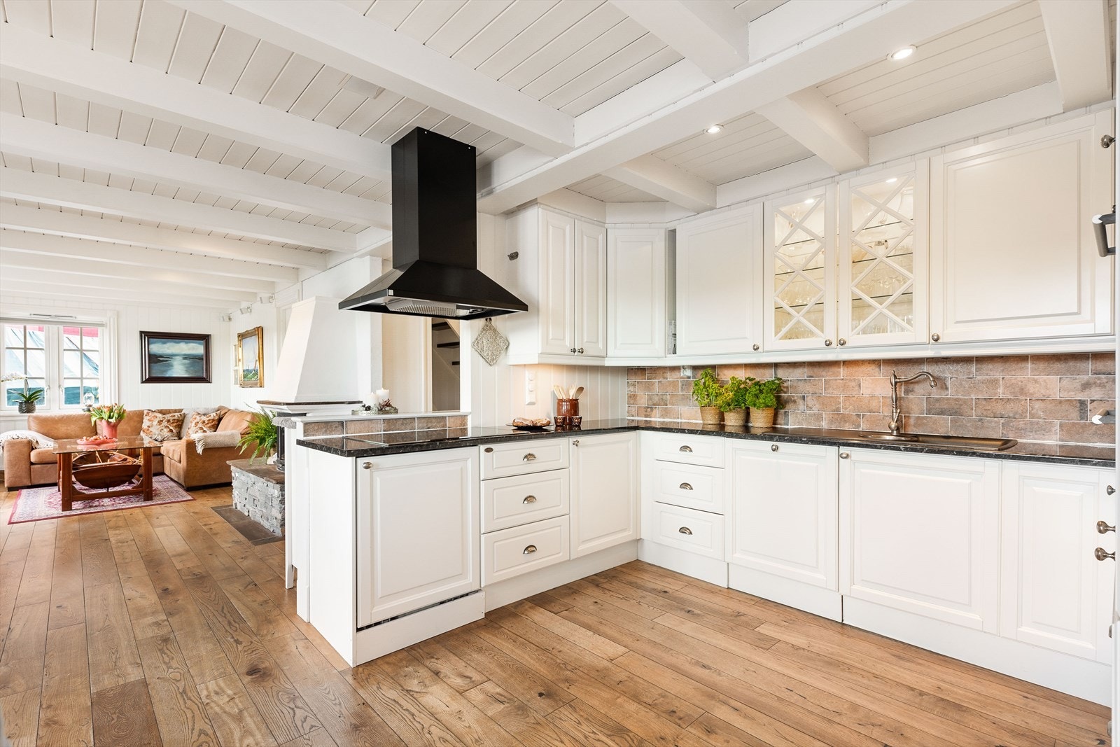 Kjøkken med innredning fra den danske produsenten Kvalsvik. Galleribilde