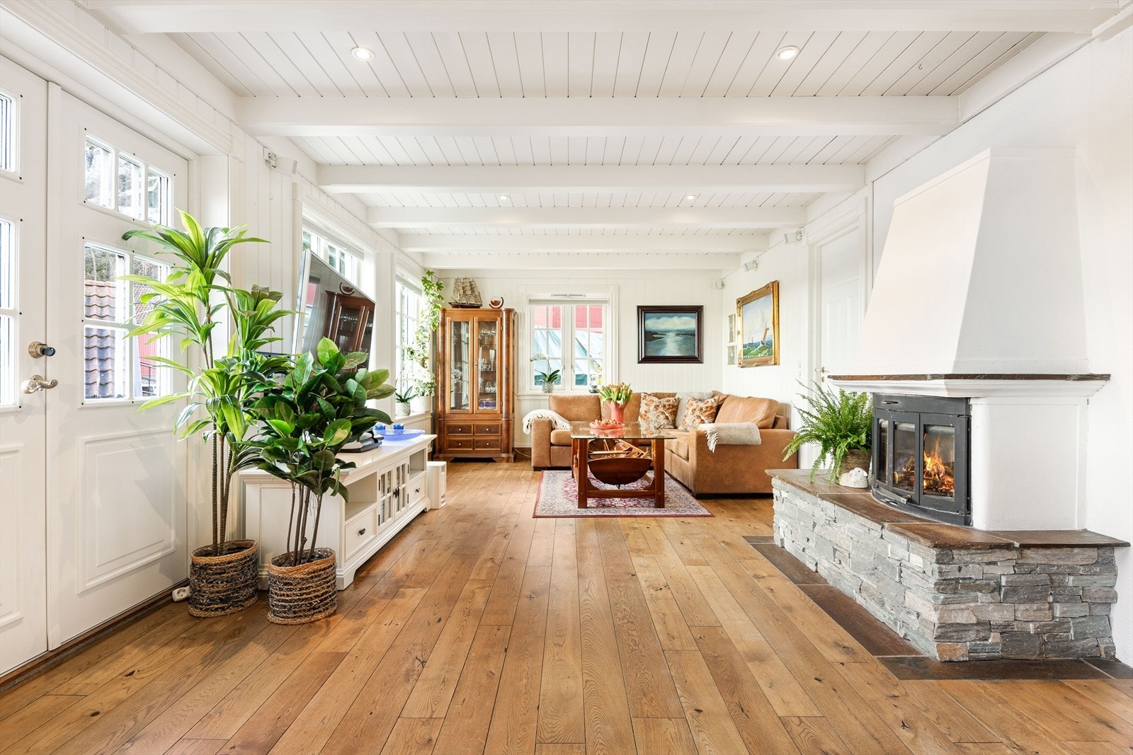 Det er rikelig med dagslys i boligen. Galleribilde