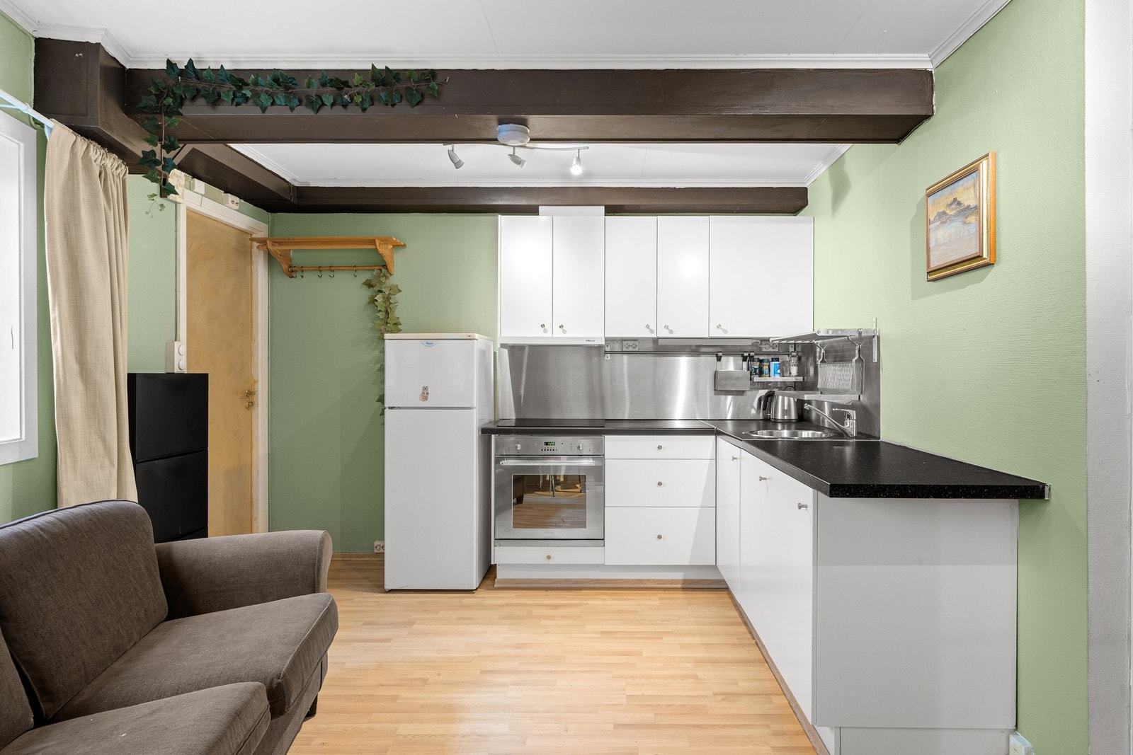 Kjøkkenet har blitt vurdert til TG1. Det er integrert stekeovn og platetopp. Galleribilde