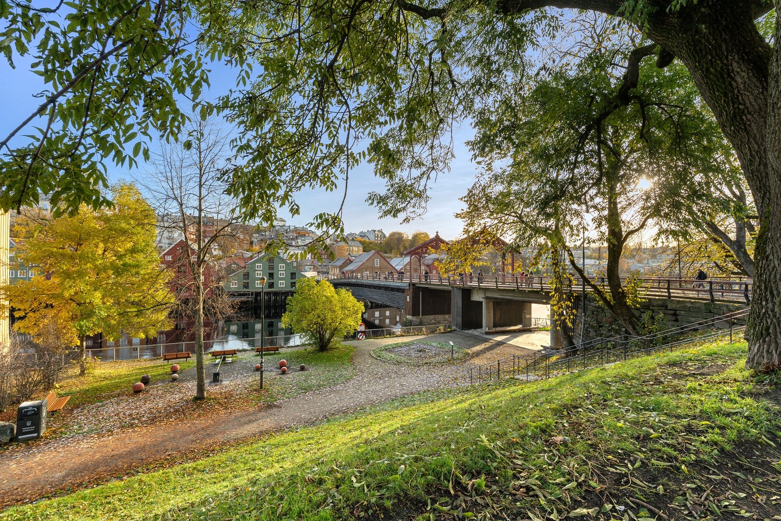Sentrum er bare en kort spasertur unna over Gamle Bybro. Galleribilde