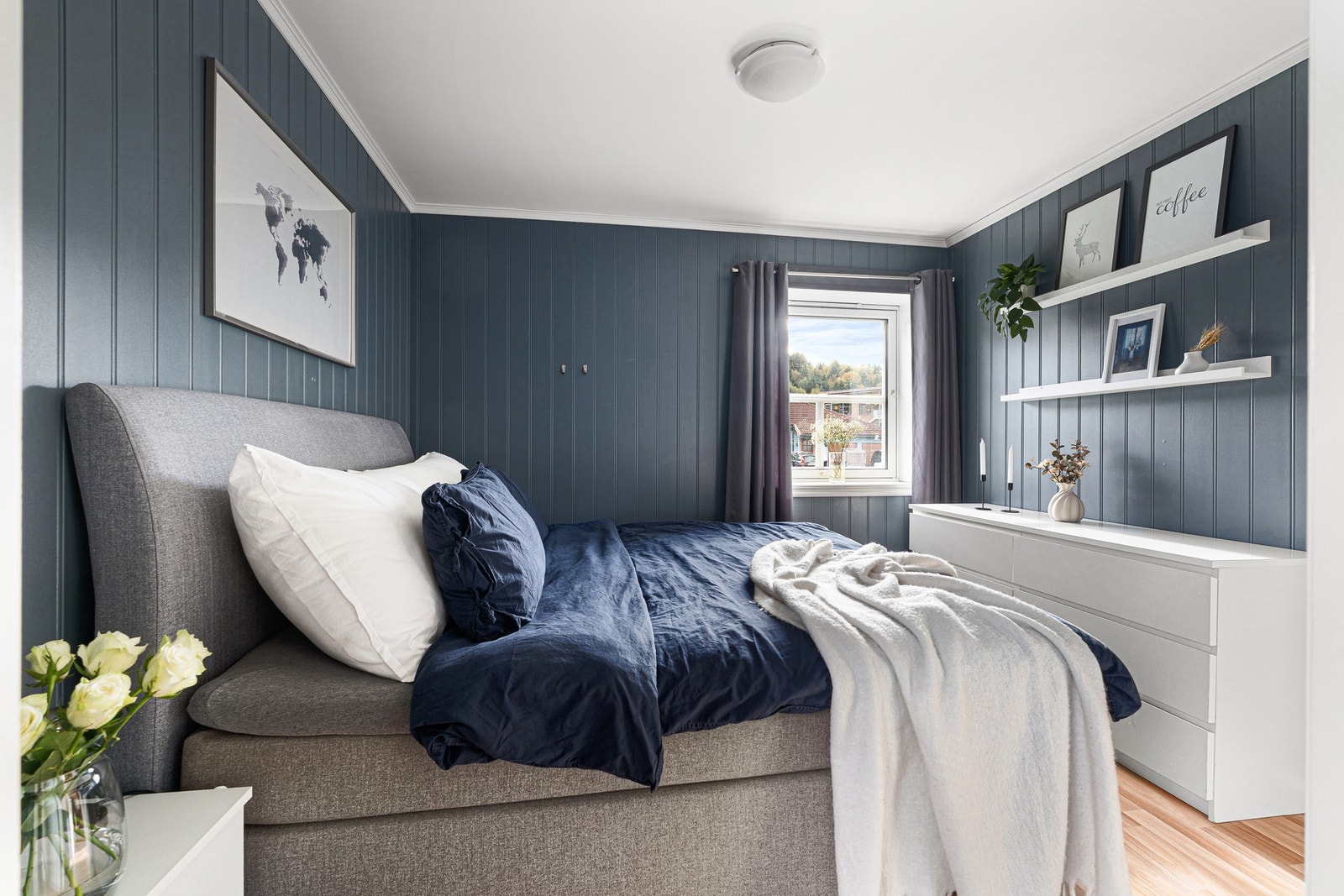 Hovedsoverommet et på 9,9kvm har har direkte tilgang til walk-in closet. Galleribilde