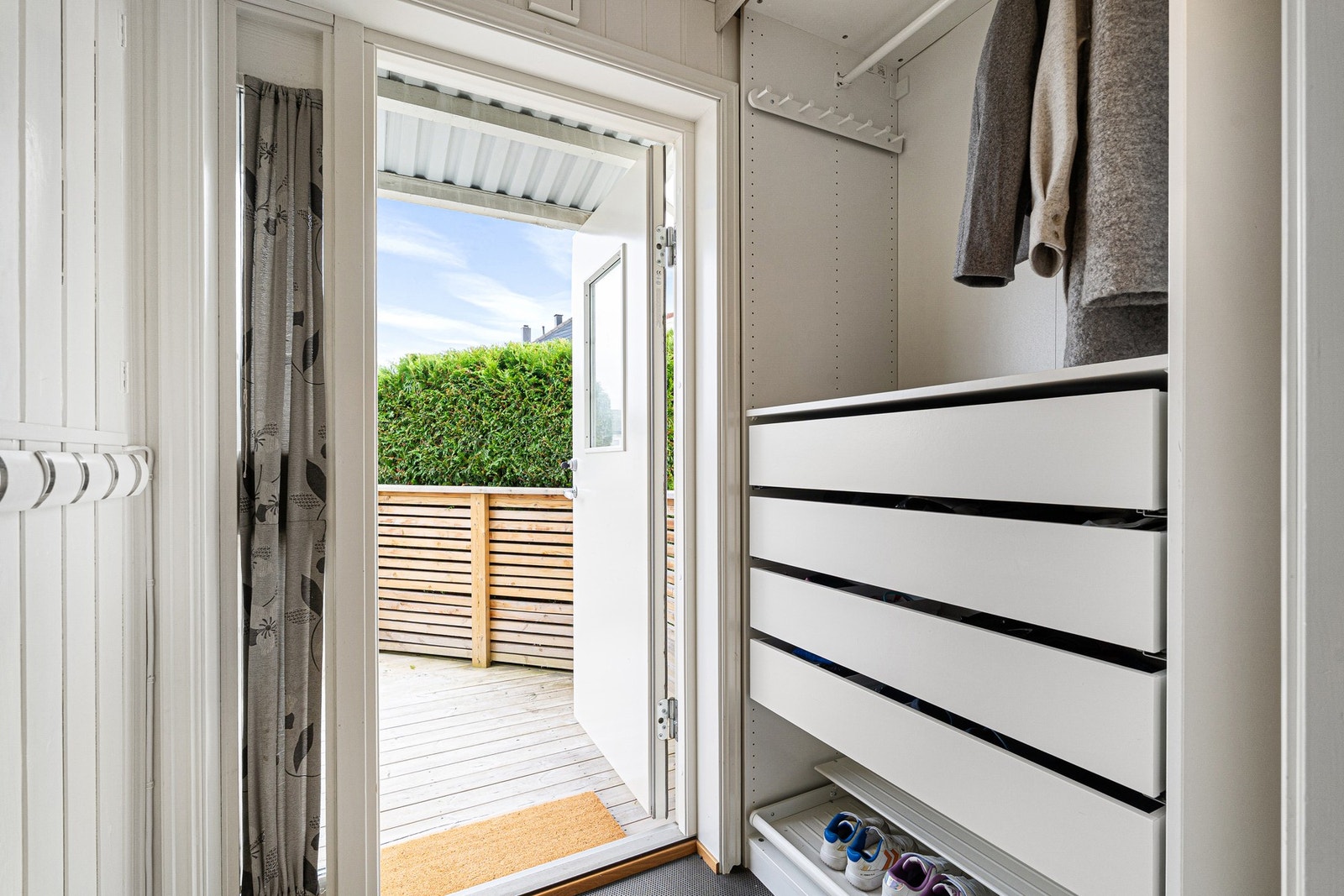 Alle vinduer/balkongdør/ytterdør i boligen er skiftet mellom 2009-
2015. Galleribilde