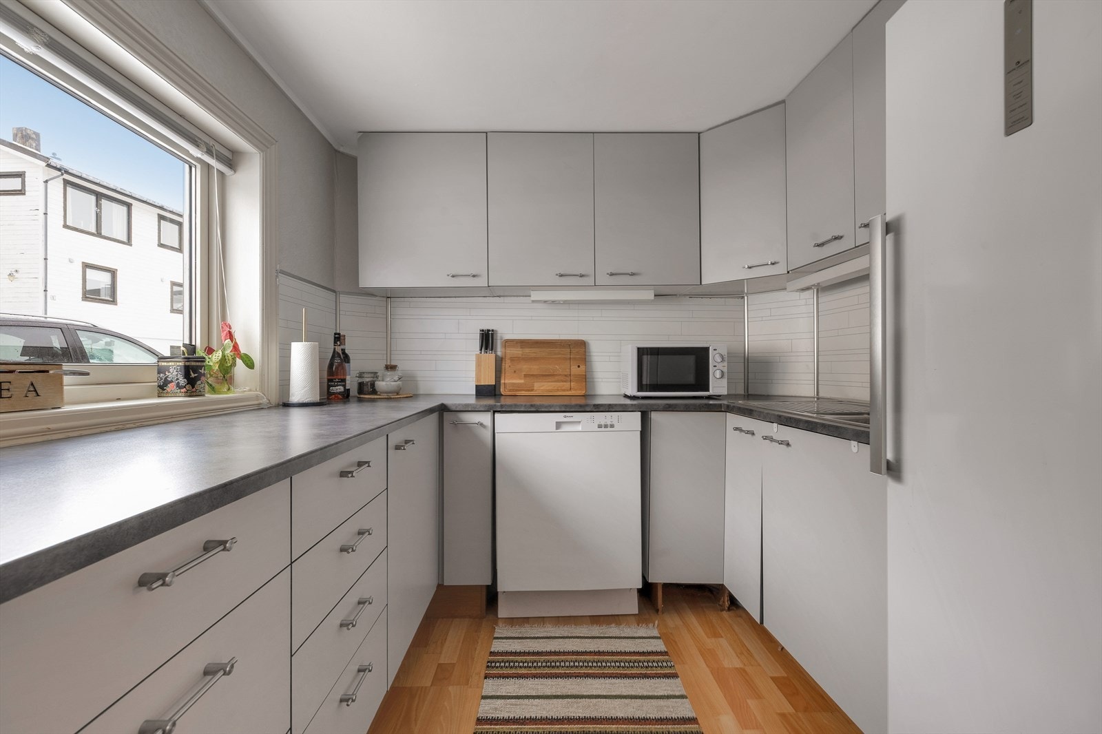 Kjøkken i 1. etasje er oppgradert senere tid. Galleribilde