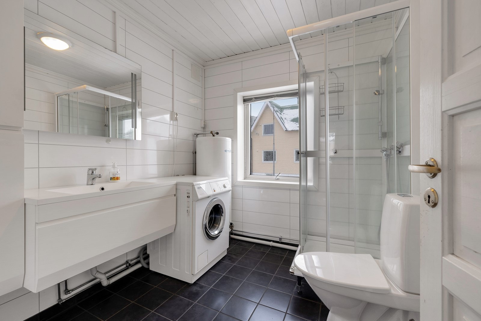 Baderom 2. etasje. Galleribilde