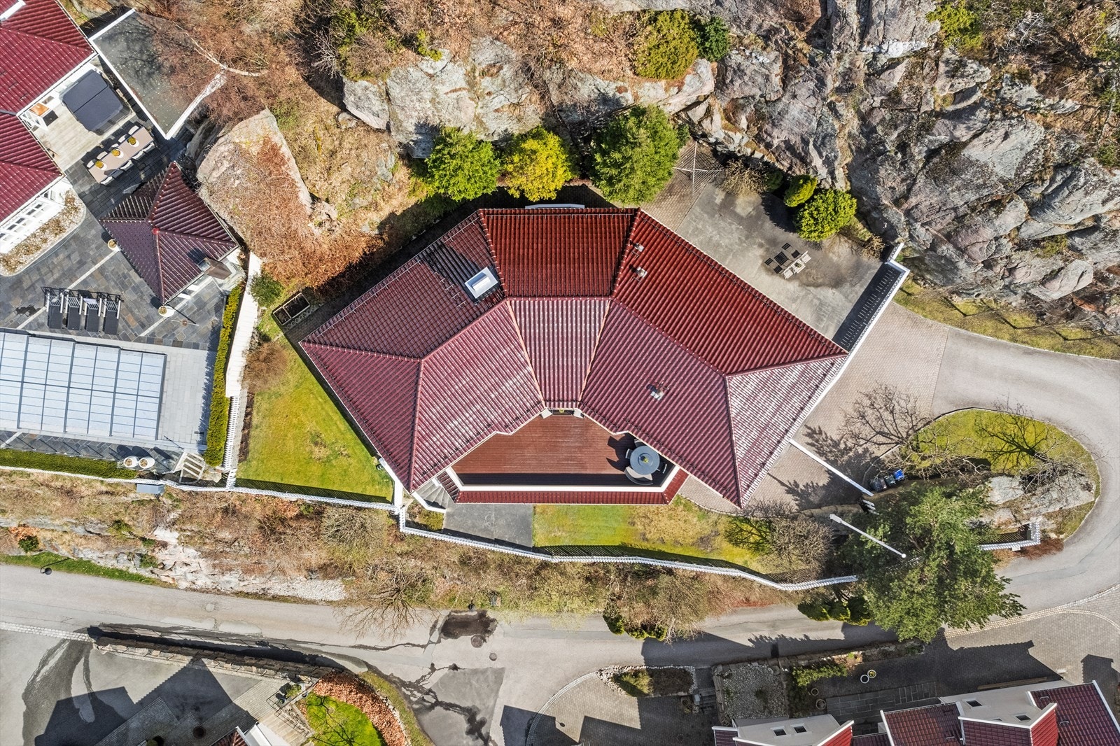 Oversiktsbilde tomt. Galleribilde