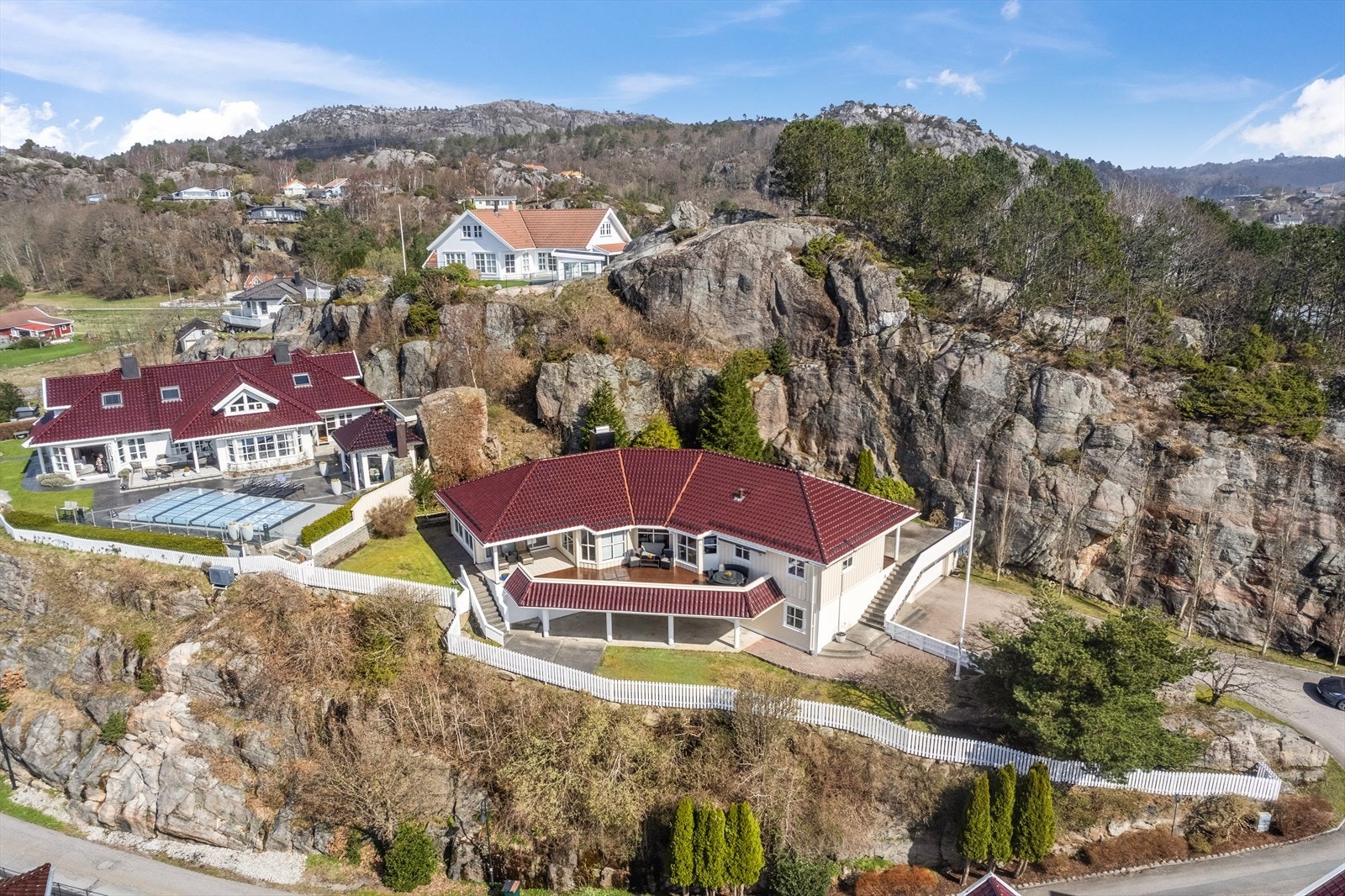 Privat vei inn til eiendommen. Her en oversikt over adkomsten. Galleribilde