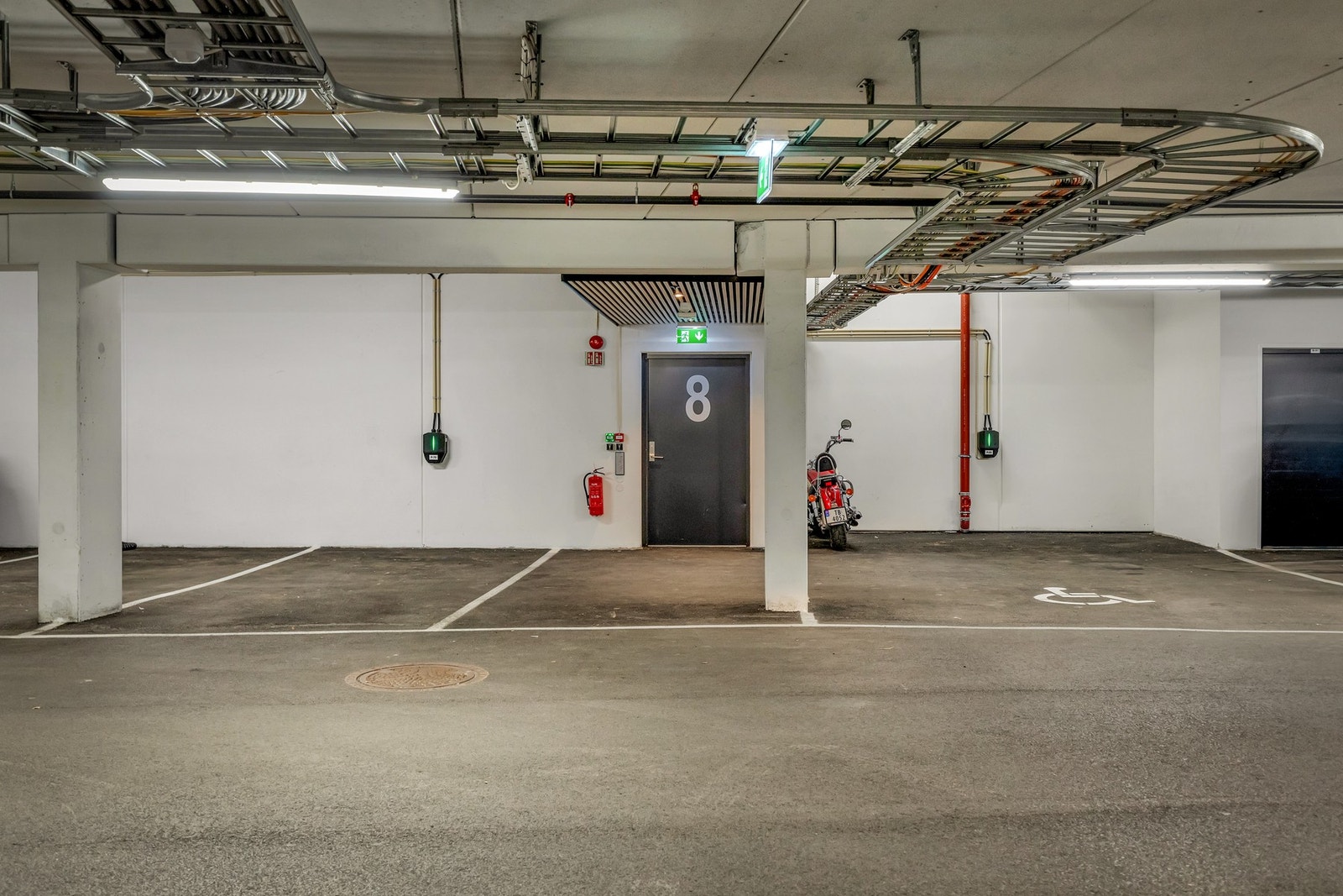 Det følger med to parkeringsplasser i felles garasjeanlegg. Galleribilde