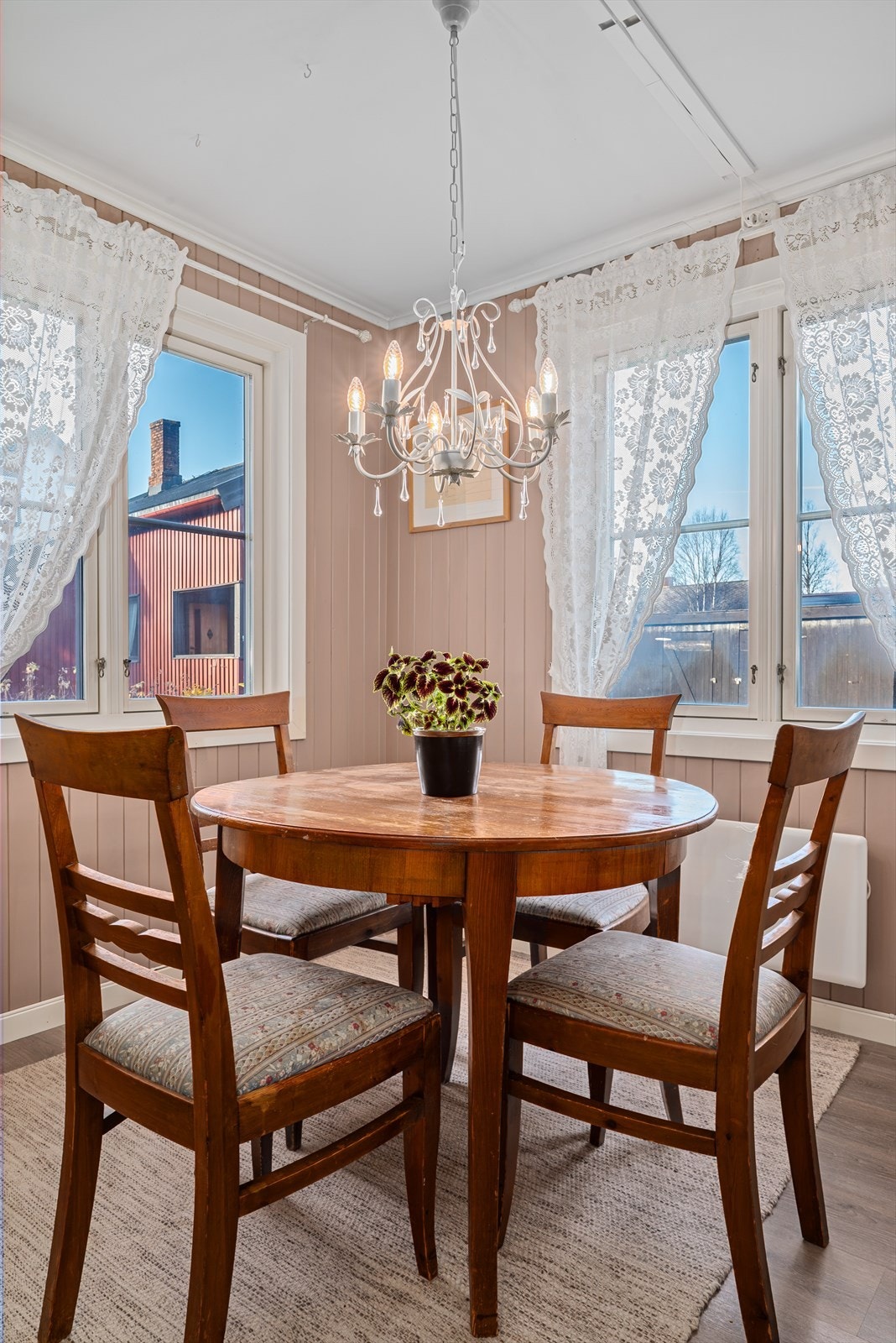 Spisestue. Galleribilde