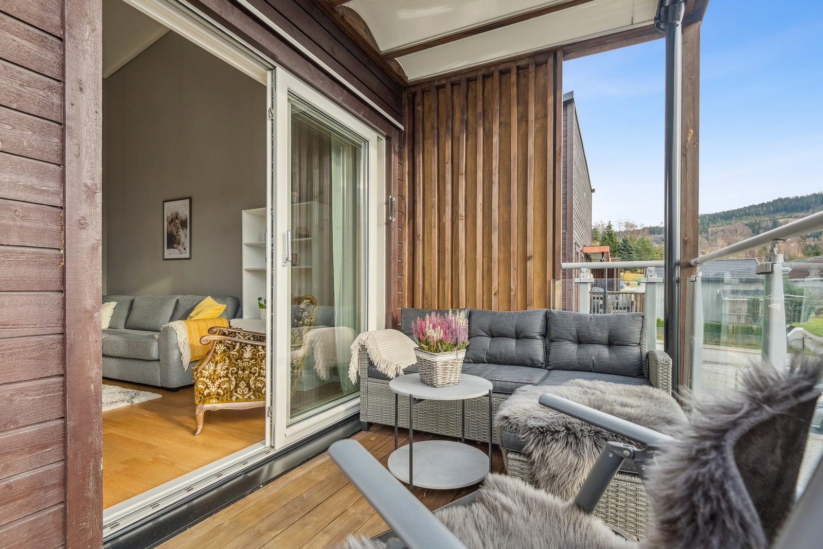 Her er det god plass til sittegruppe og grill. Galleribilde