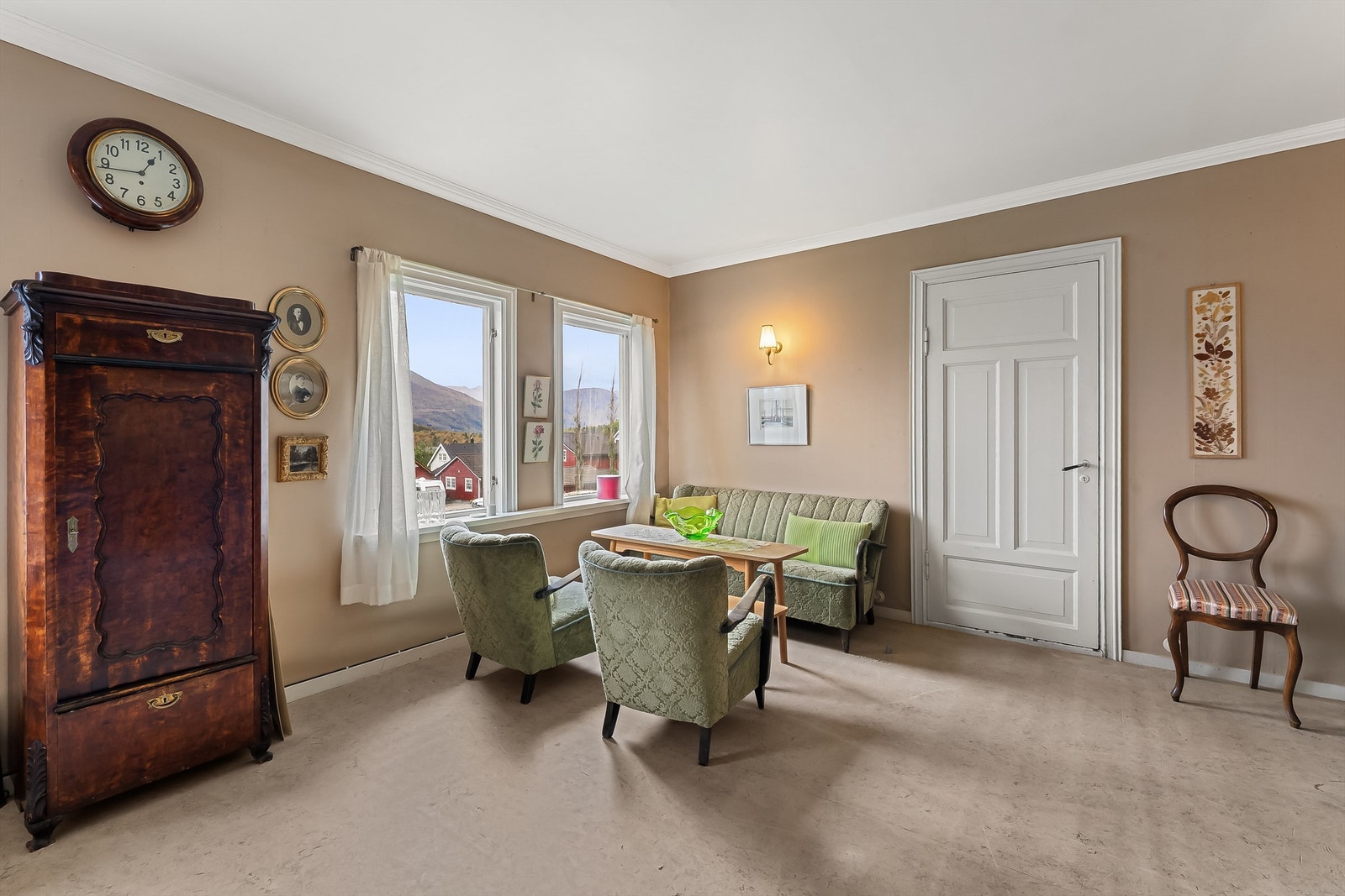 Det er 2 stuer i hovedetasjen. Galleribilde