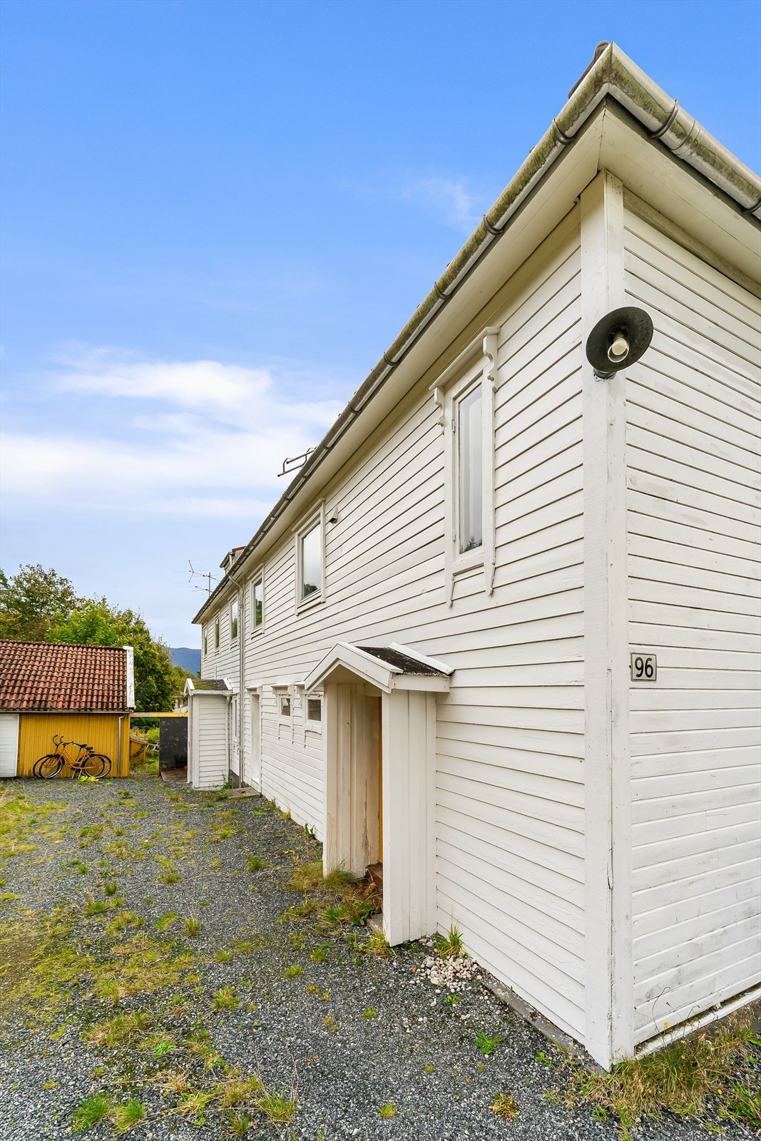 Boligen er bygget opprinnelig i ca. 1890, men er påbygget i 1929 (2. etg eldste del) og i 1980 (omtrent halve bygget slik det står i dag). Galleribilde