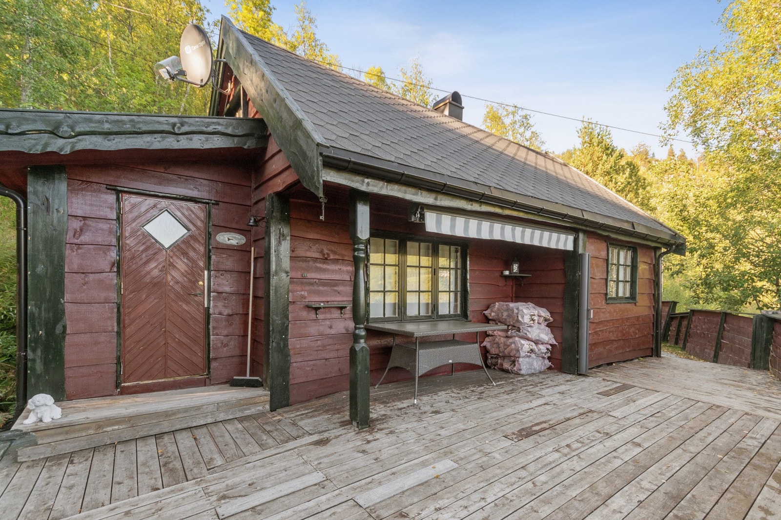Fasade og terrasse Galleribilde