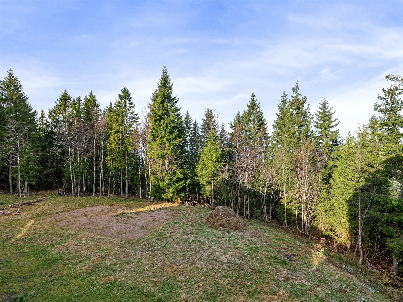 For friluftsentusiasten er dette området et eldorado året rundt. Vinterstid kan du spenne på deg skiene rett utenfor døren og velge mellom milevis med preparerte skiløyper og lysløyper Galleribilde