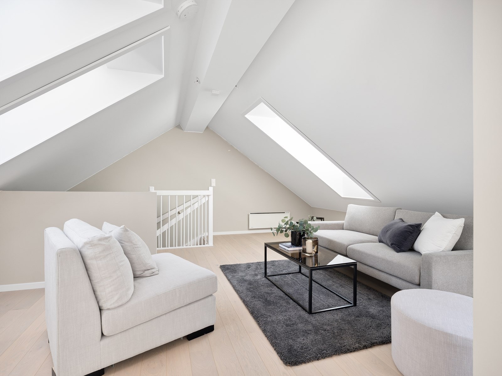 Rommet har gode møbleringsmuligheter og egner seg utmerket til for eksempel tv-stue, hjemmekontor eller treningsrom Galleribilde