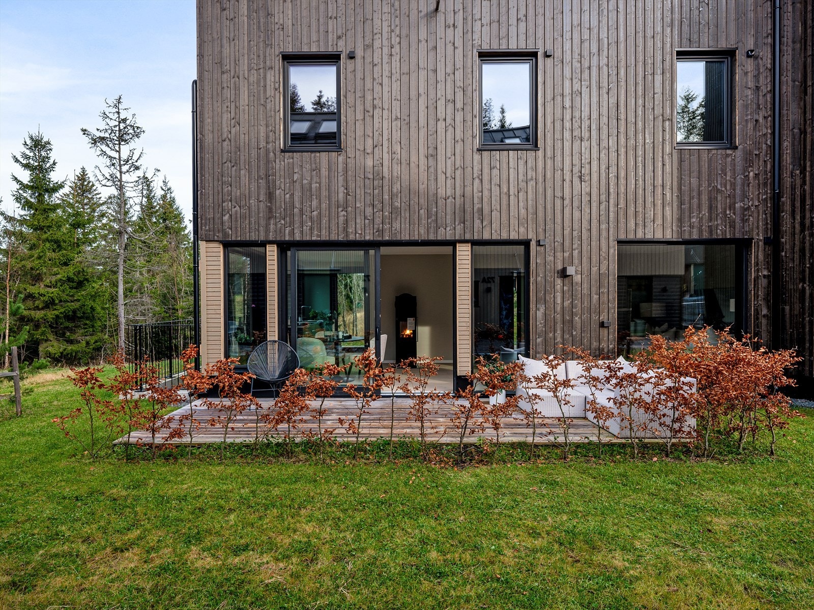 Fra markterrassen er det direkte adkomst til en stor, felles hage Galleribilde