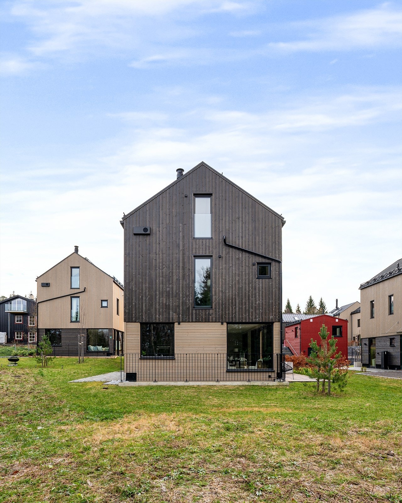 Meget barne- og familievennlig med mye plass å boltre seg på Galleribilde