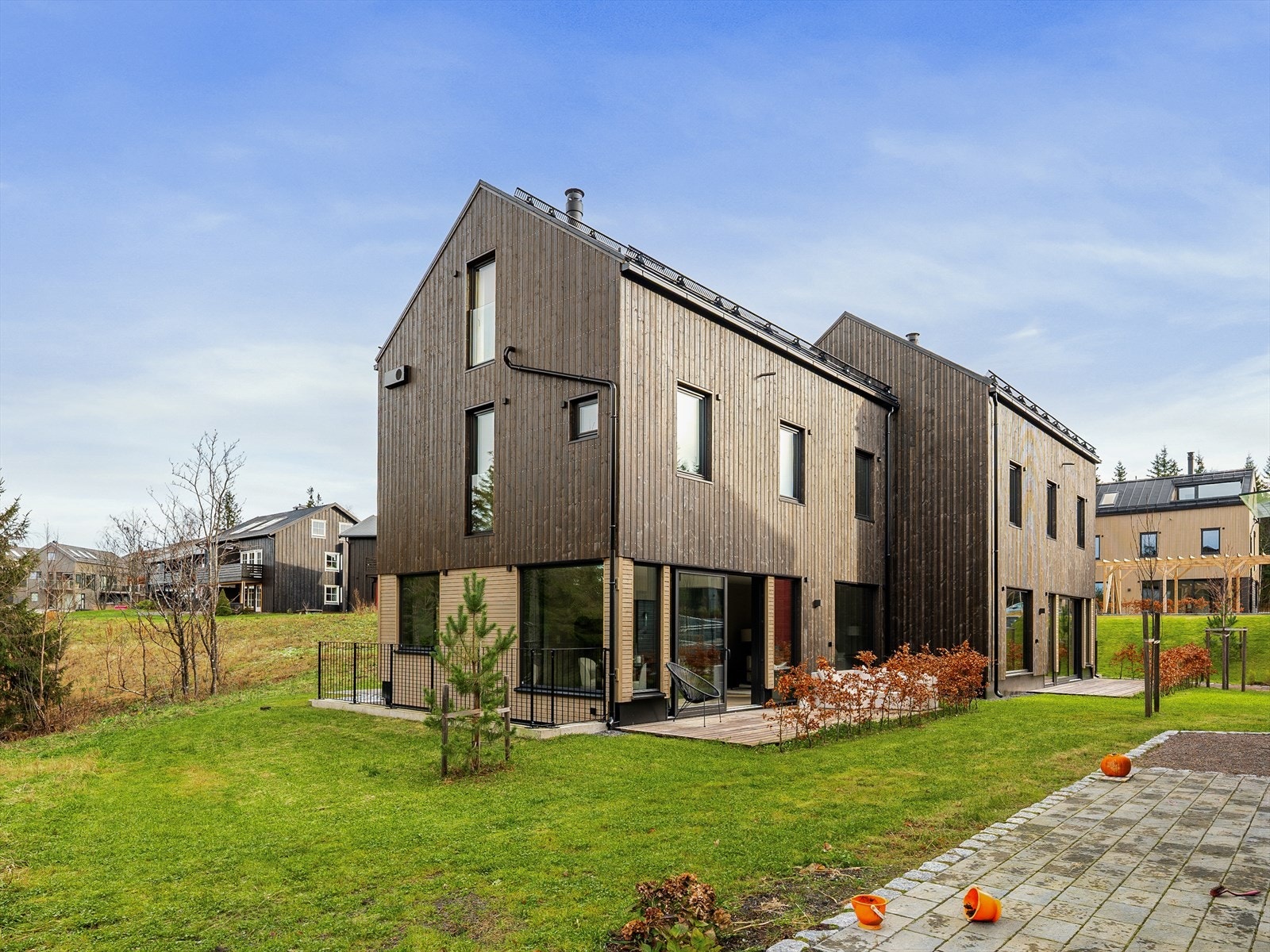 Velkommen til Voksenkollveien 74B - Presentert av Vegard Eidså Andersen v/ Nordvik Røa Galleribilde