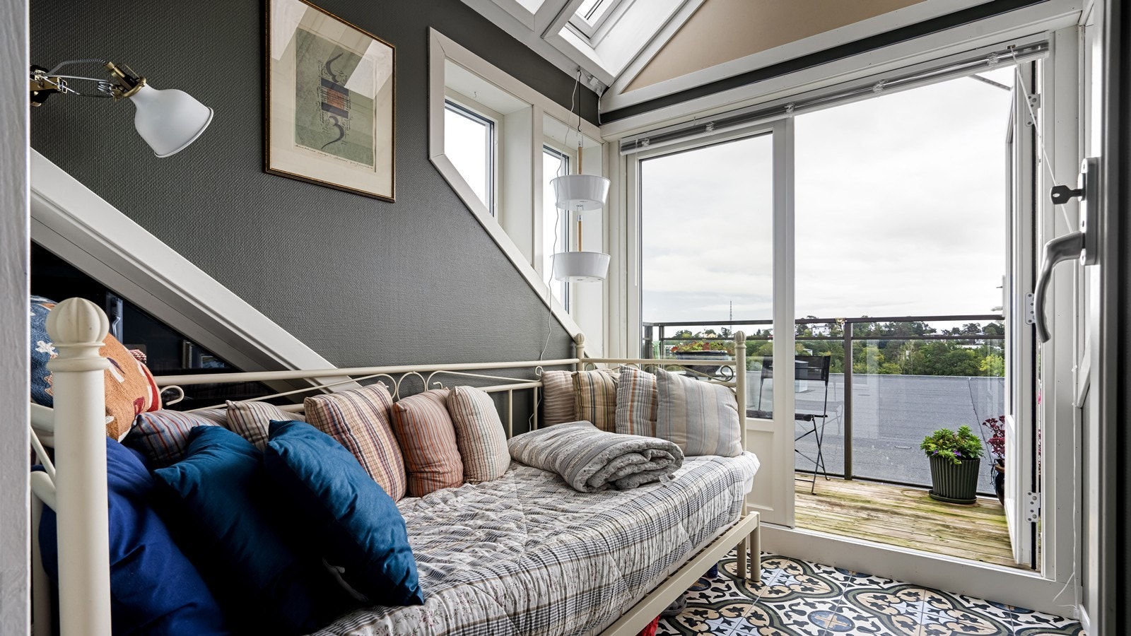 Den andre vinterhagen er også av fin størrelse med mange vindusflater Galleribilde