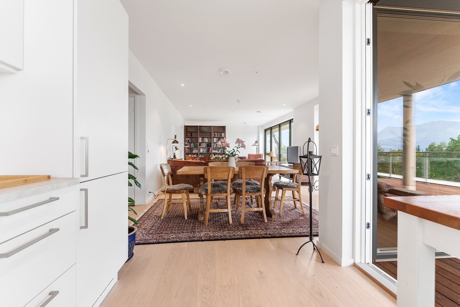 Frå kjøkken mot stue Galleribilde